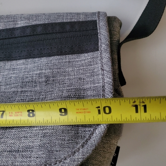 Herschel Classic Canvas Messenger Bag Black Grey White - Picture 12 of 16